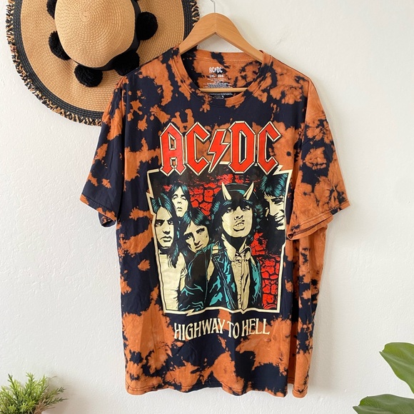 ✨ AC/DC Highway to Hell Black Bleach Dye Graphic Tee ✨ - Picture 3 of 8